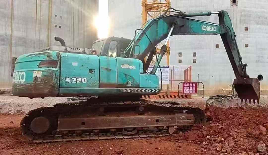 Used Kobelco SK210 Excavator 2016 Model / 4
