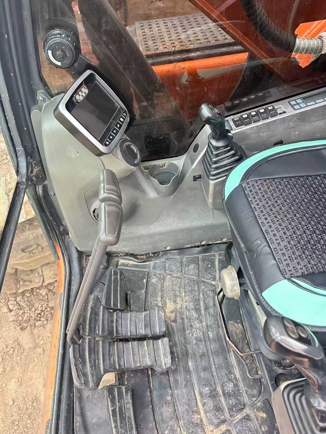 Used Doosan DH220 Excavator 2021 Model / 4