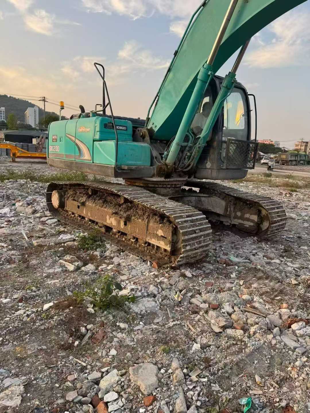 Used Kobelco SK200 Excavator 2016 Model / 2