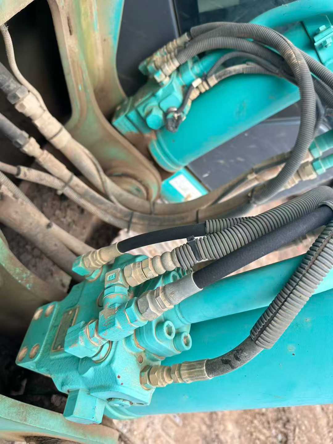 Used Kobelco SK200 Excavator 2016 Model / 2