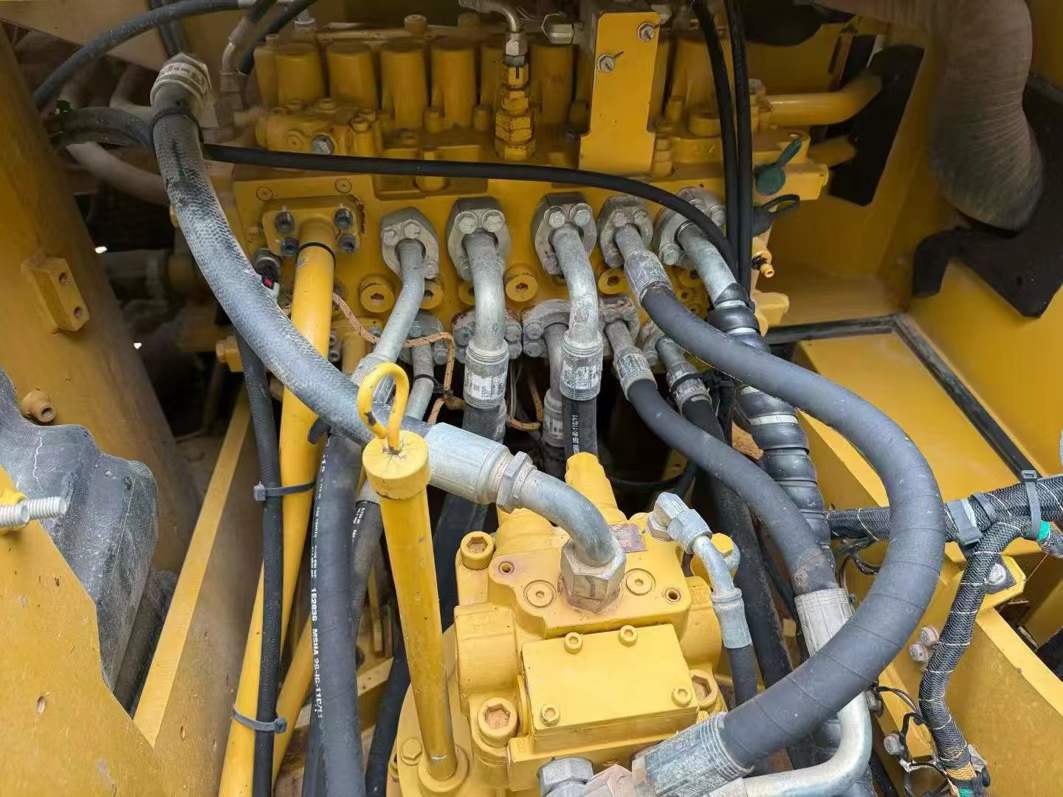 Used Caterpillar 323 Excavator 2018 Model / 4