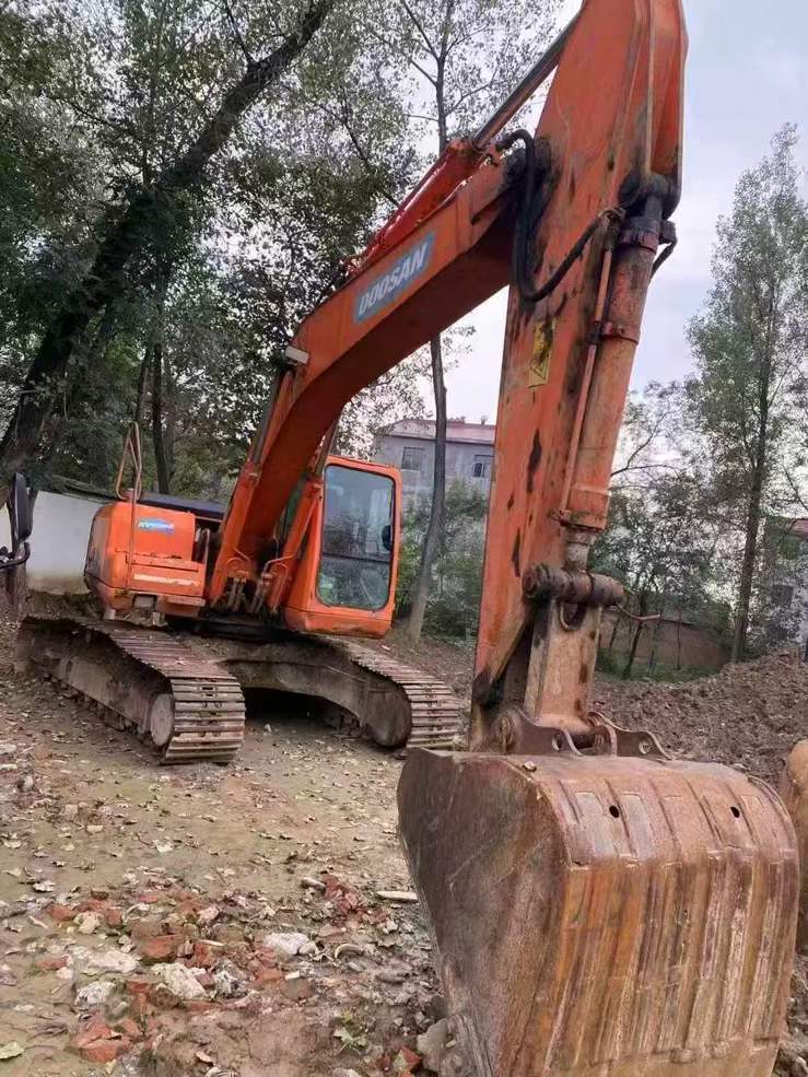 Used Doosan DH220-7 Excavator 2016 Model / 3