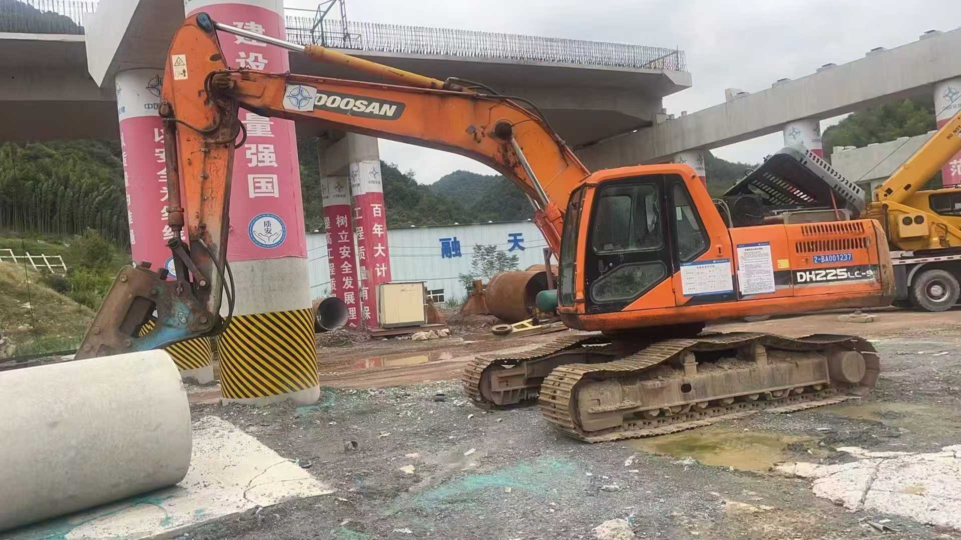 Used Doosan DH220 Excavator 2016 Model