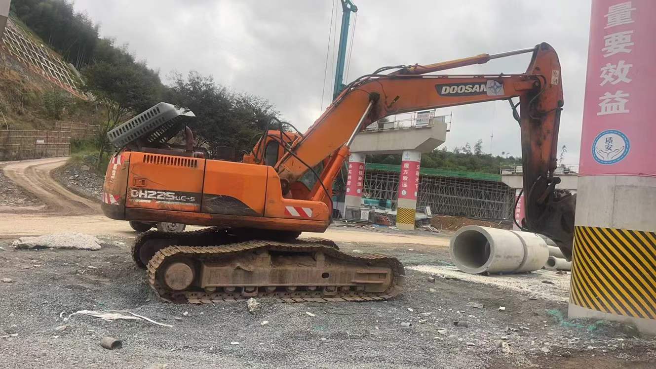 Used Doosan DH220 Excavator 2016 Model