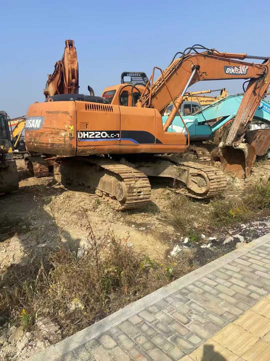 Used Doosan DH220-7 Excavator 2016 Model