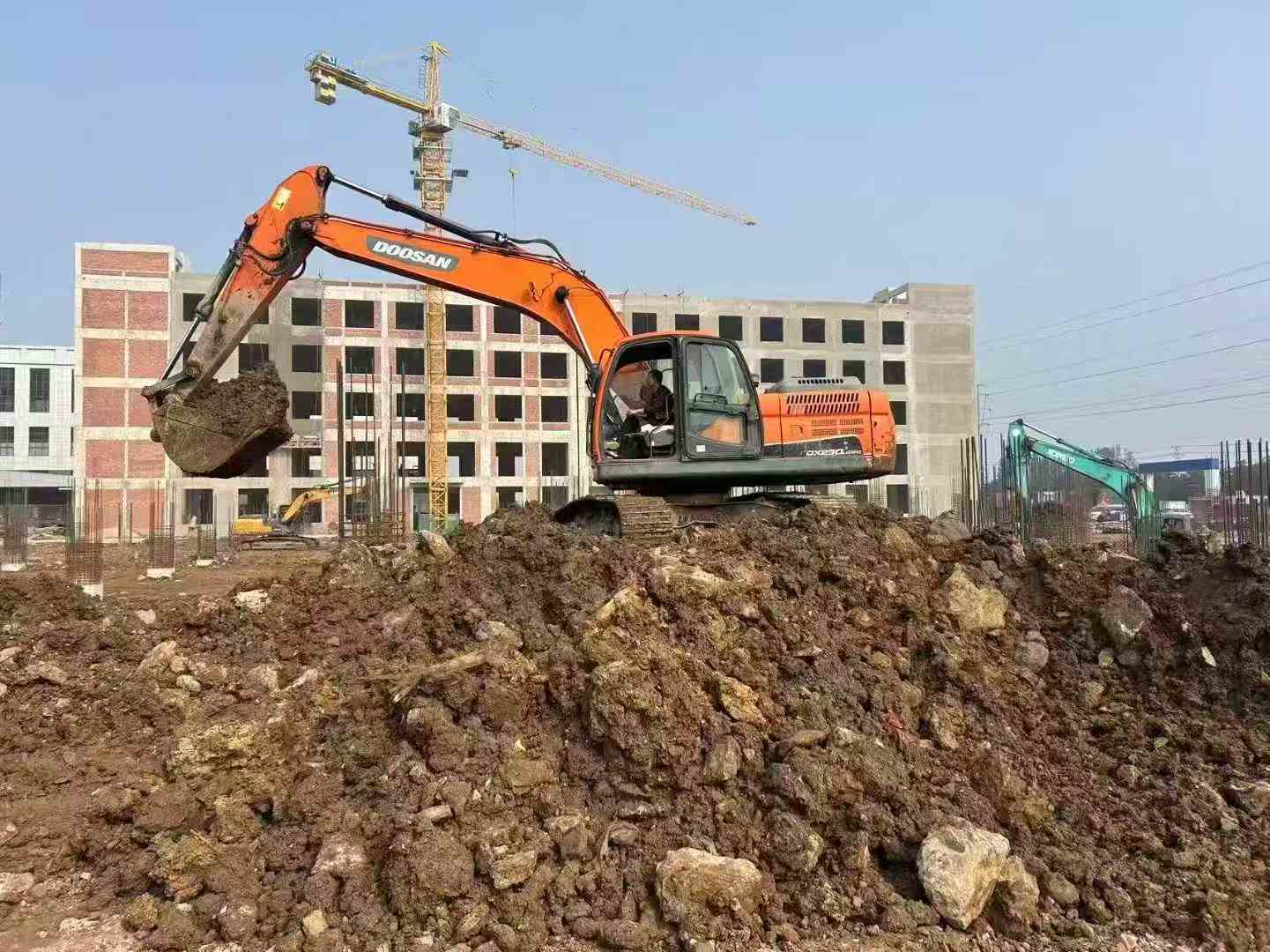 Used Doosan DH220 Excavator 2016 Model / 2