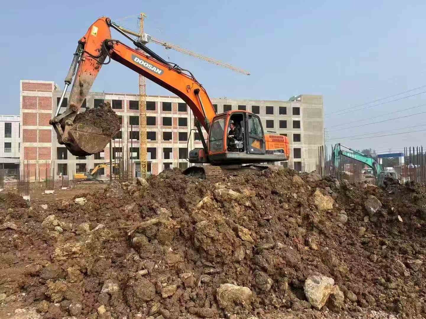 Used Doosan DH220 Excavator 2016 Model / 3