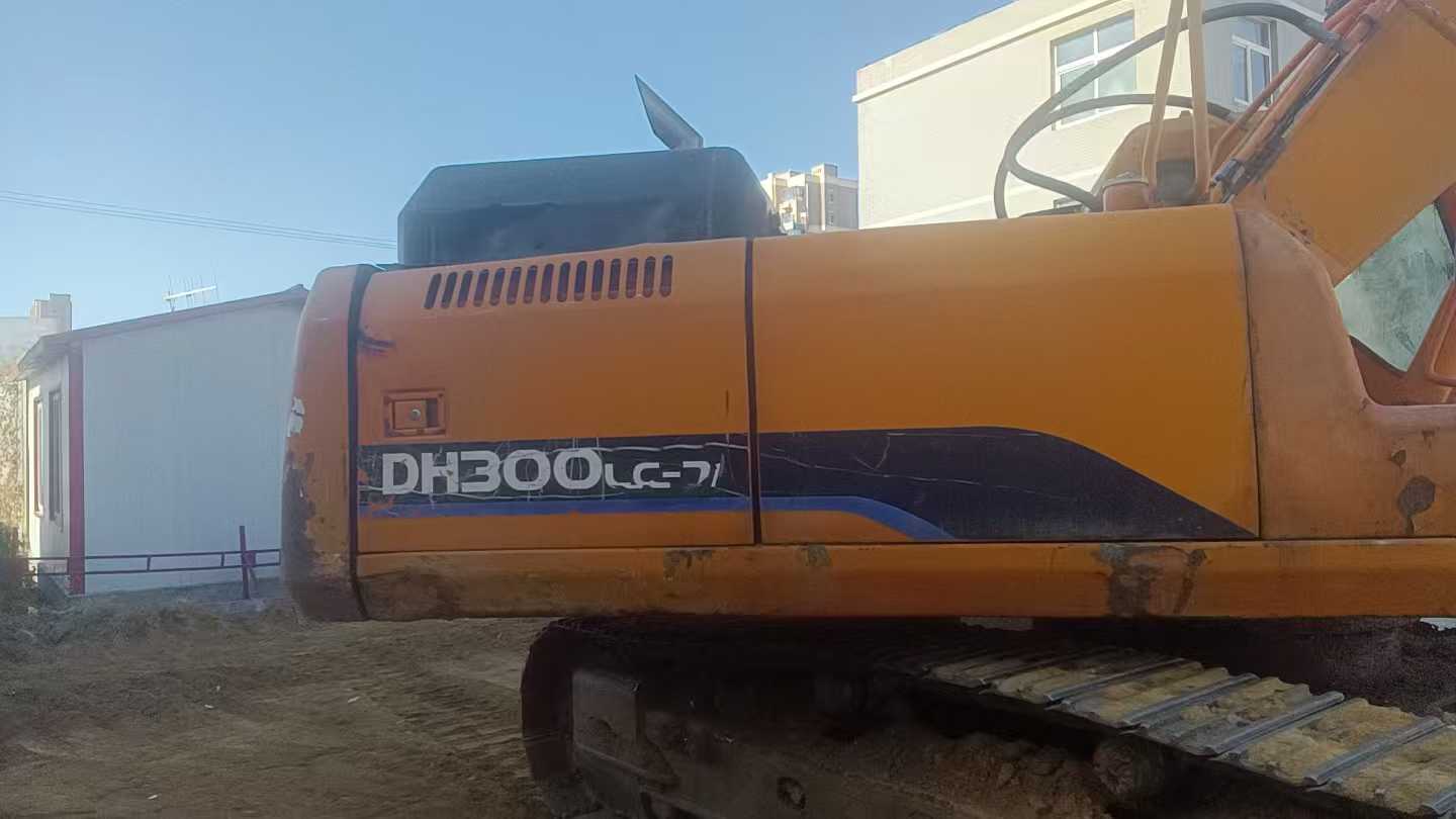 Used Doosan DL300 Excavator 2010 Model / 3