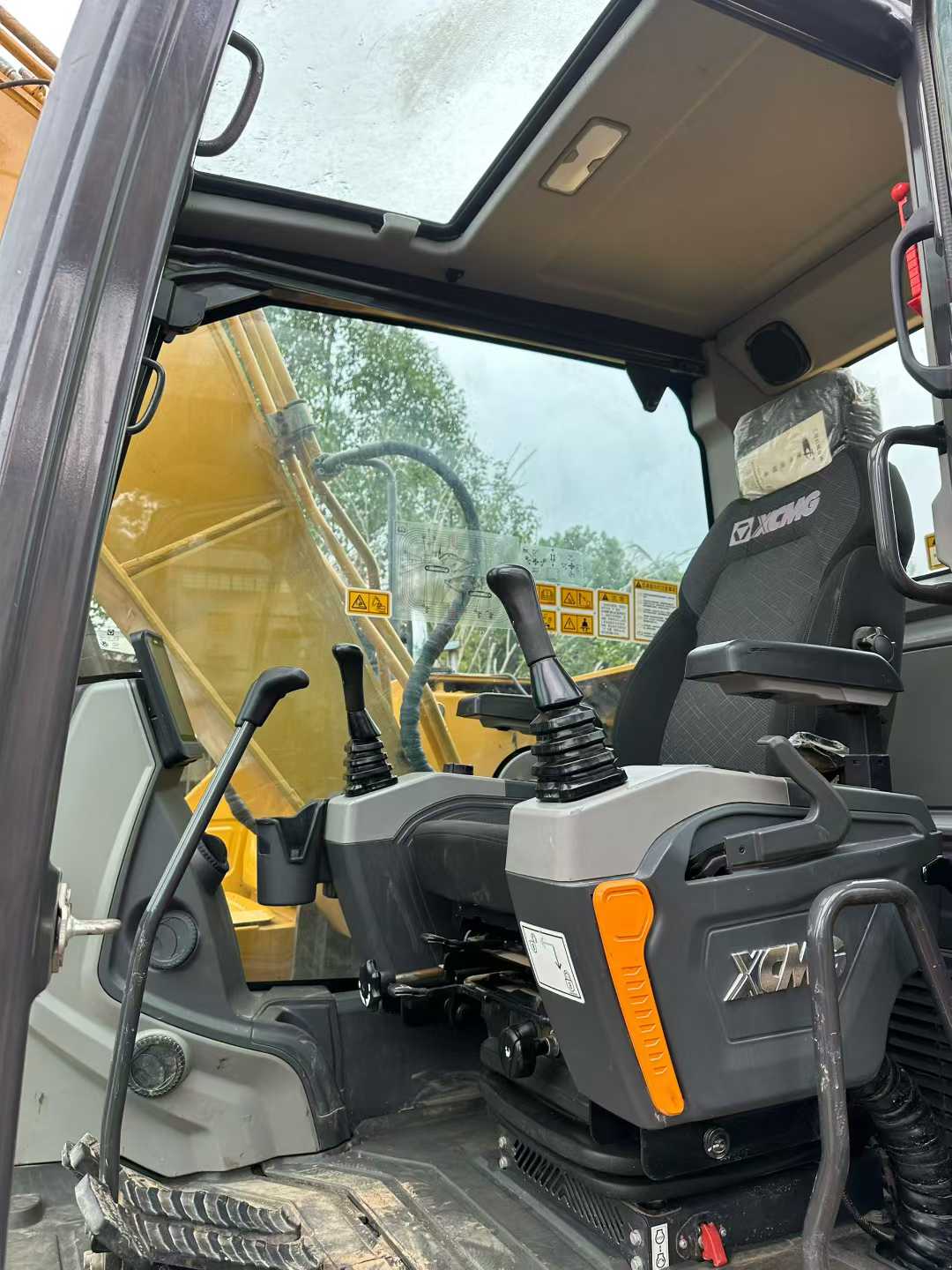 Used XCMG XE150 Excavator 2023 Model / 3