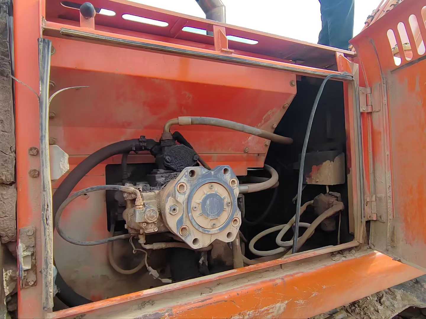 Used Doosan S225 Excavator 2011 Model / 3