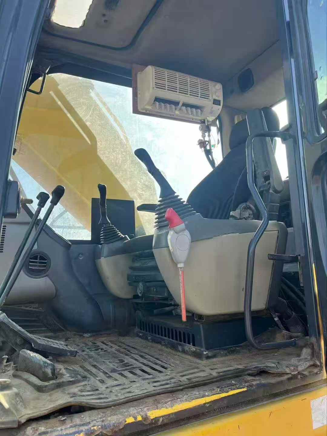 Used Komatsu PC200-8 Excavator 2010 Model / 7