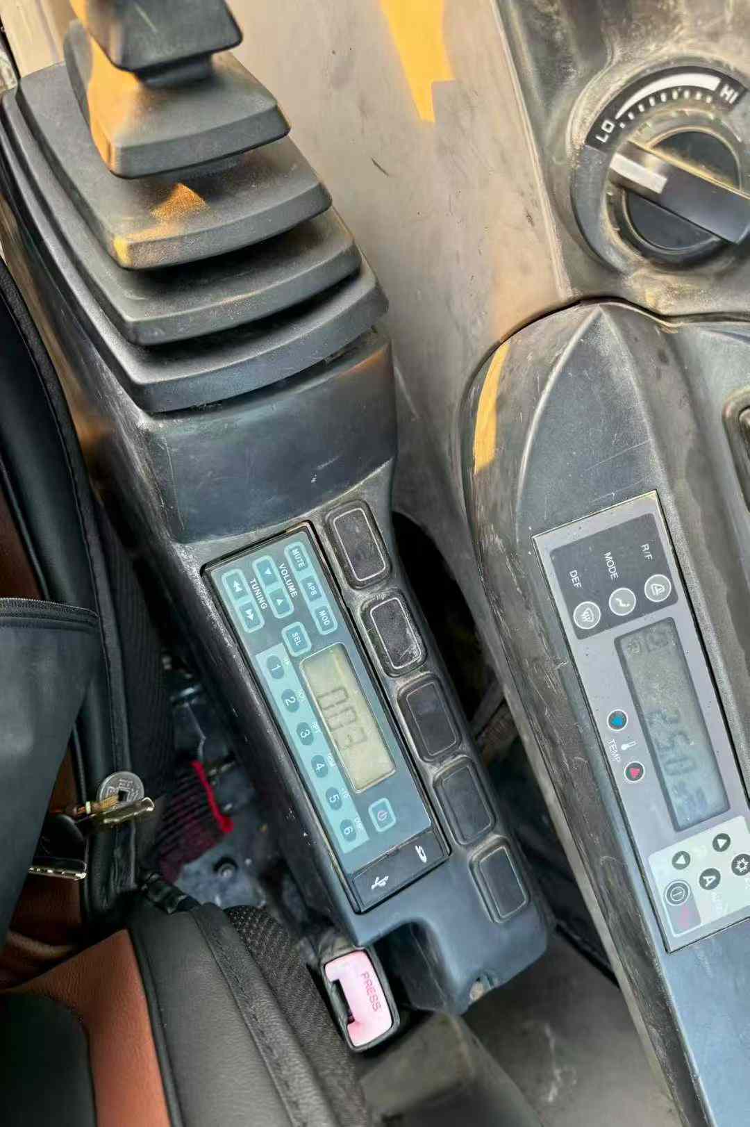 Used Kobelco SK200 Excavator 2016 Model / 3