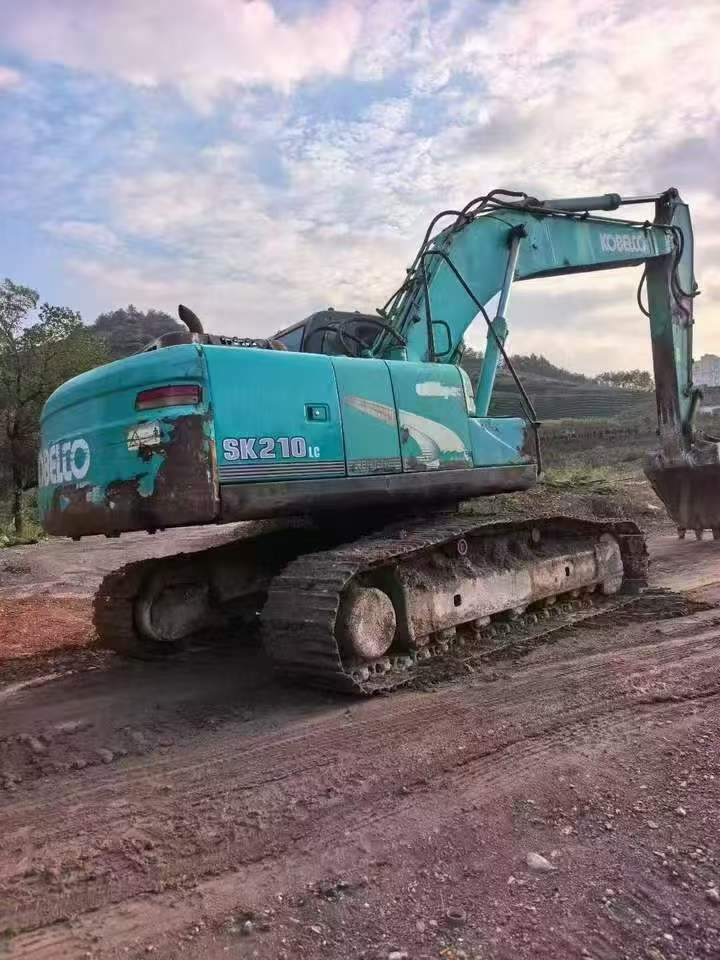 Used Kobelco SK200 Excavator 2016 Model / 2