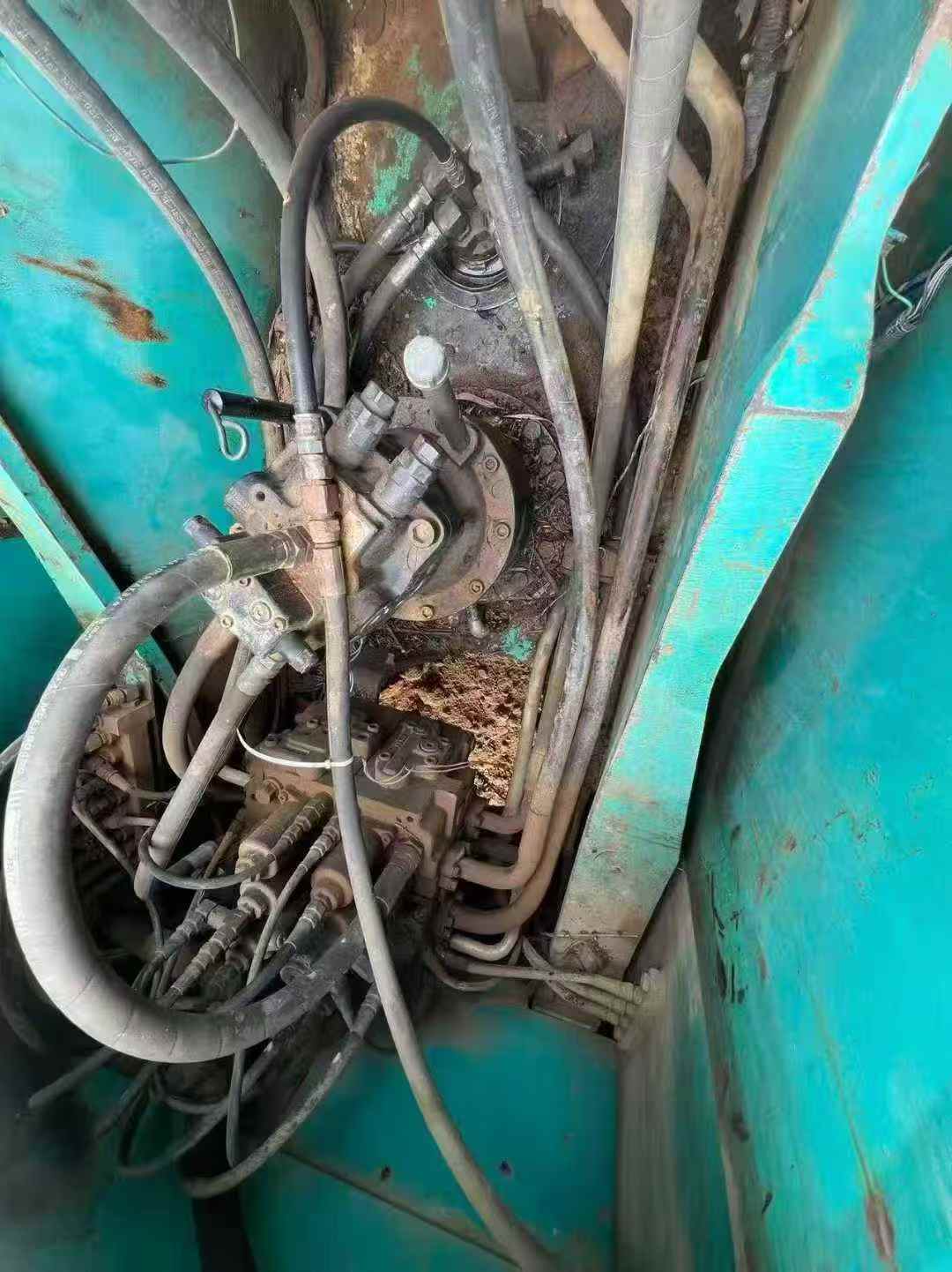 Used Kobelco SK210 Excavator 2011 Model / 4