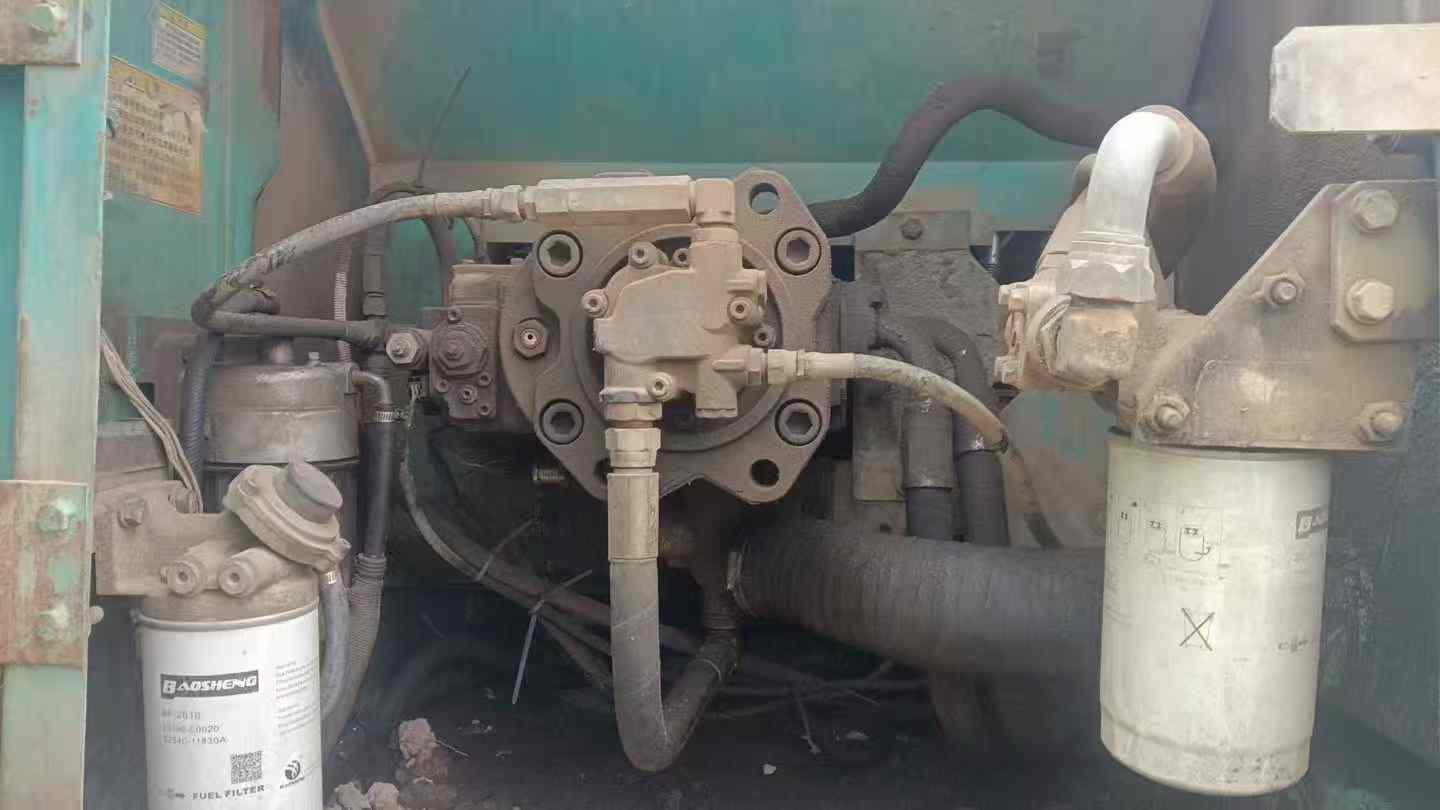 Used Kobelco SK210 Excavator 2011 Model / 4