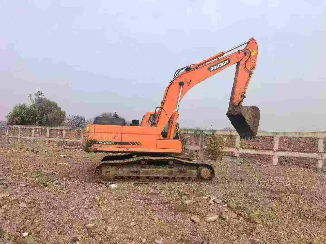Used Doosan DX60 Excavator 2016 Model / 3