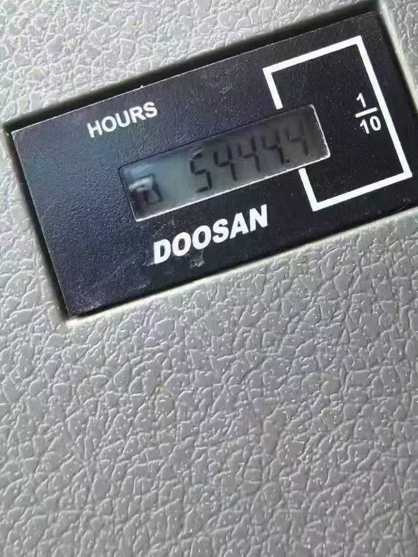 Used Doosan DX200-9CN Excavator 2020 Model / 3