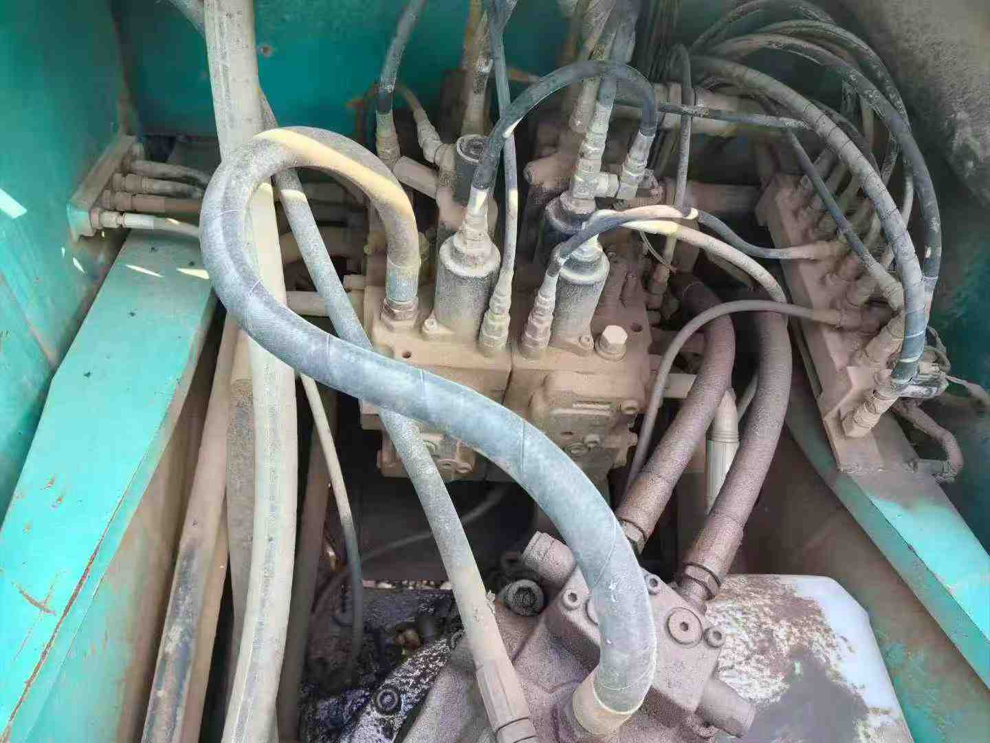 Used Kobelco SK200 Excavator 2016 Model / 3