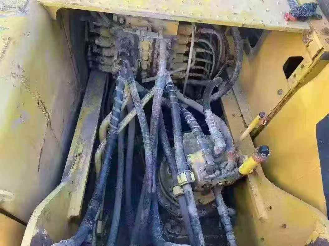 Used Komatsu PC200 Excavator 2014 Model / 4