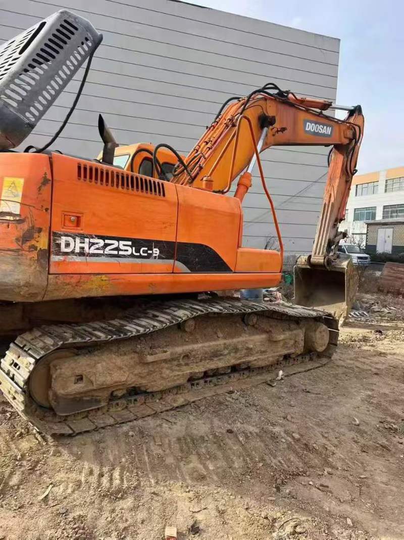 Used Doosan S225 Excavator 2013 Model / 6
