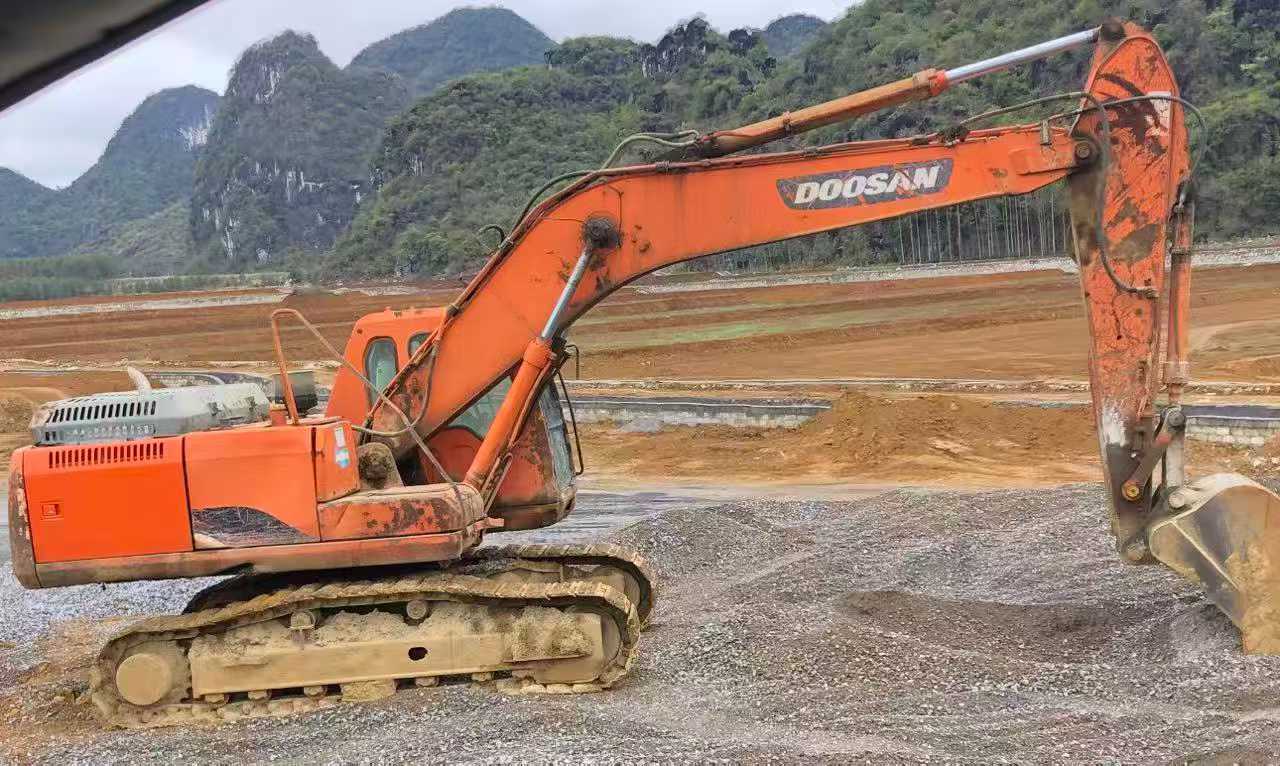 Used Doosan S225 Excavator 2016 Model / 8