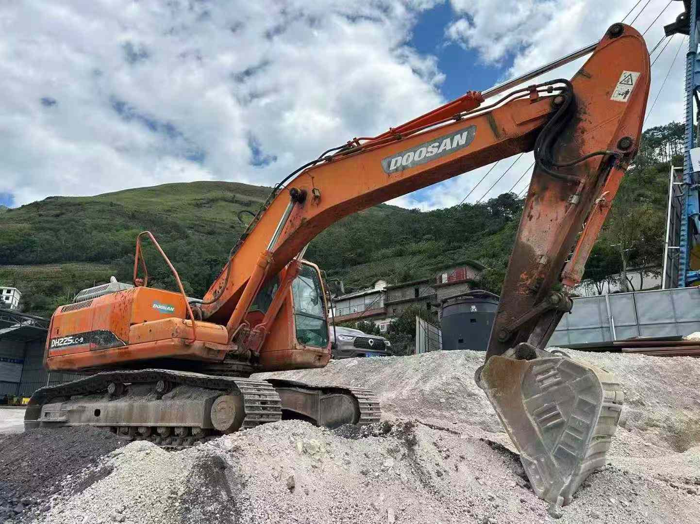 Used Doosan S225 Excavator 2015 Model / 3