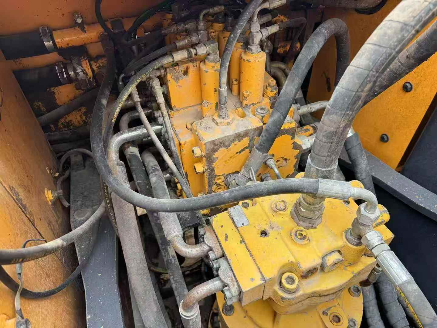 Used Hyundai R215-7C Excavator 2014 Model / 7