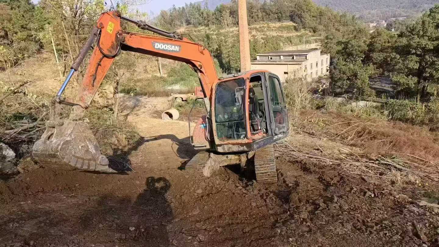 Used Doosan DX75 Excavator 2017 Model / 4