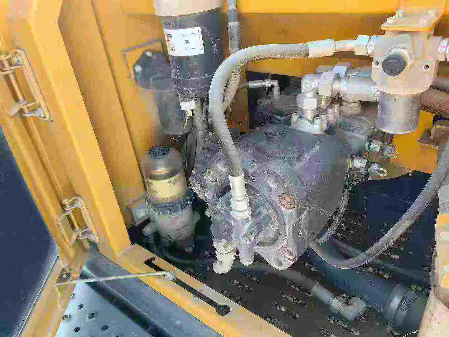 Used XCMG LW220 Excavator 2022 Model / 6