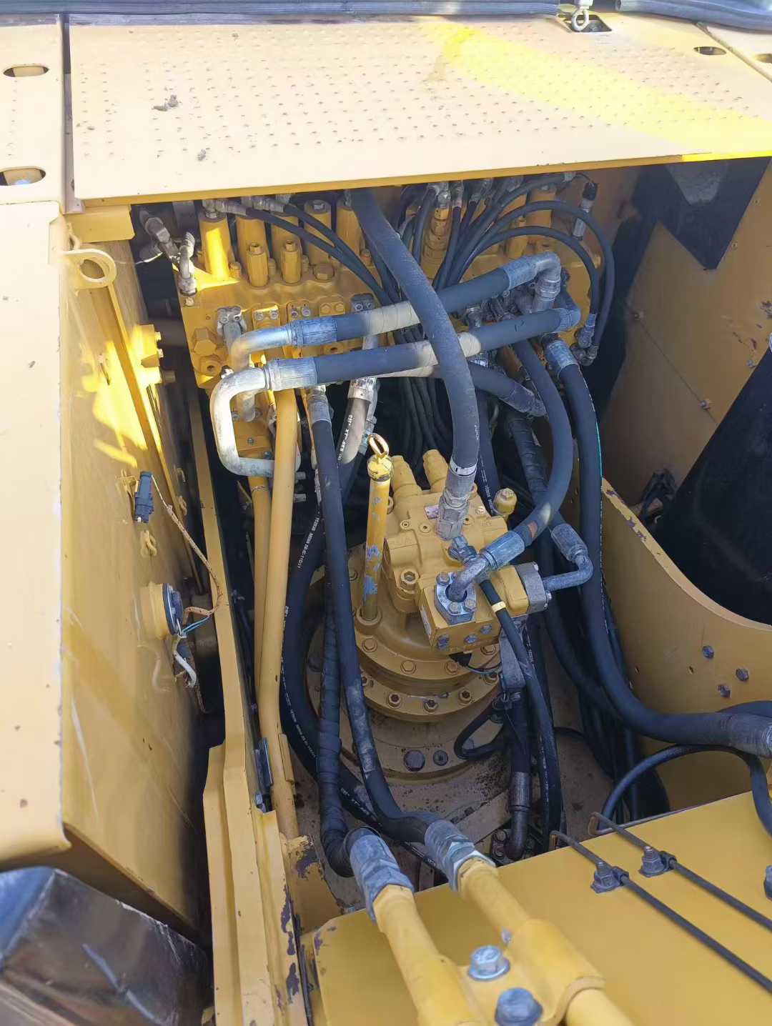 Used Caterpillar 323 Excavator 2017 Model / 9