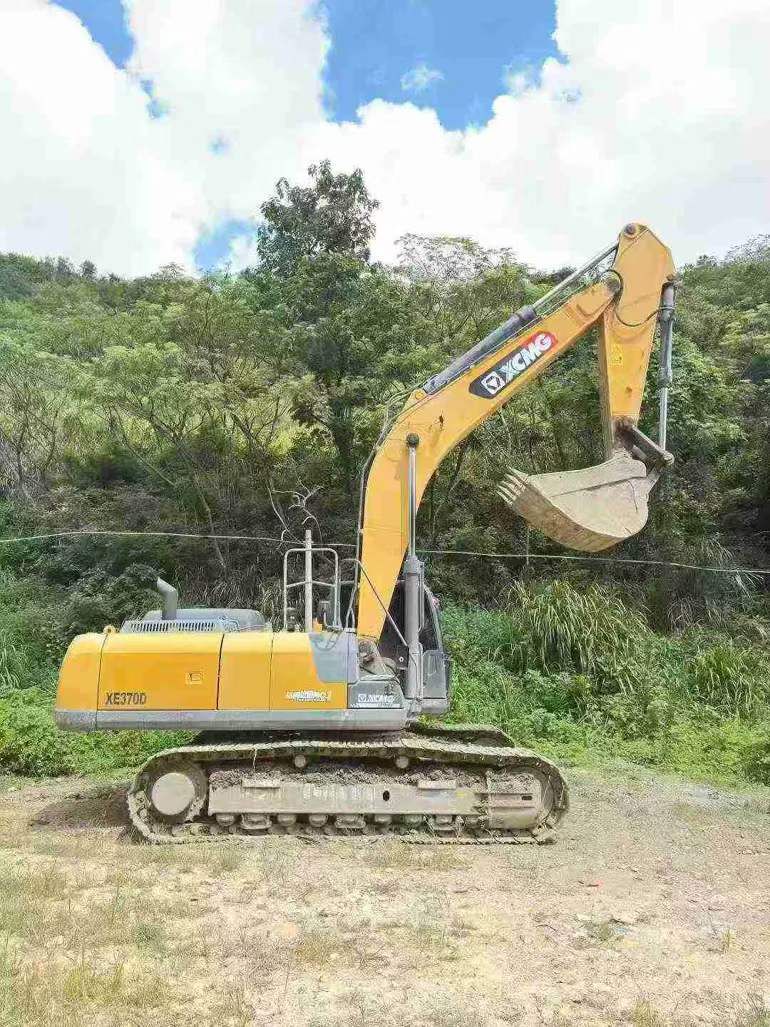 Used XCMG XE370D Excavator 2021 Model / 3