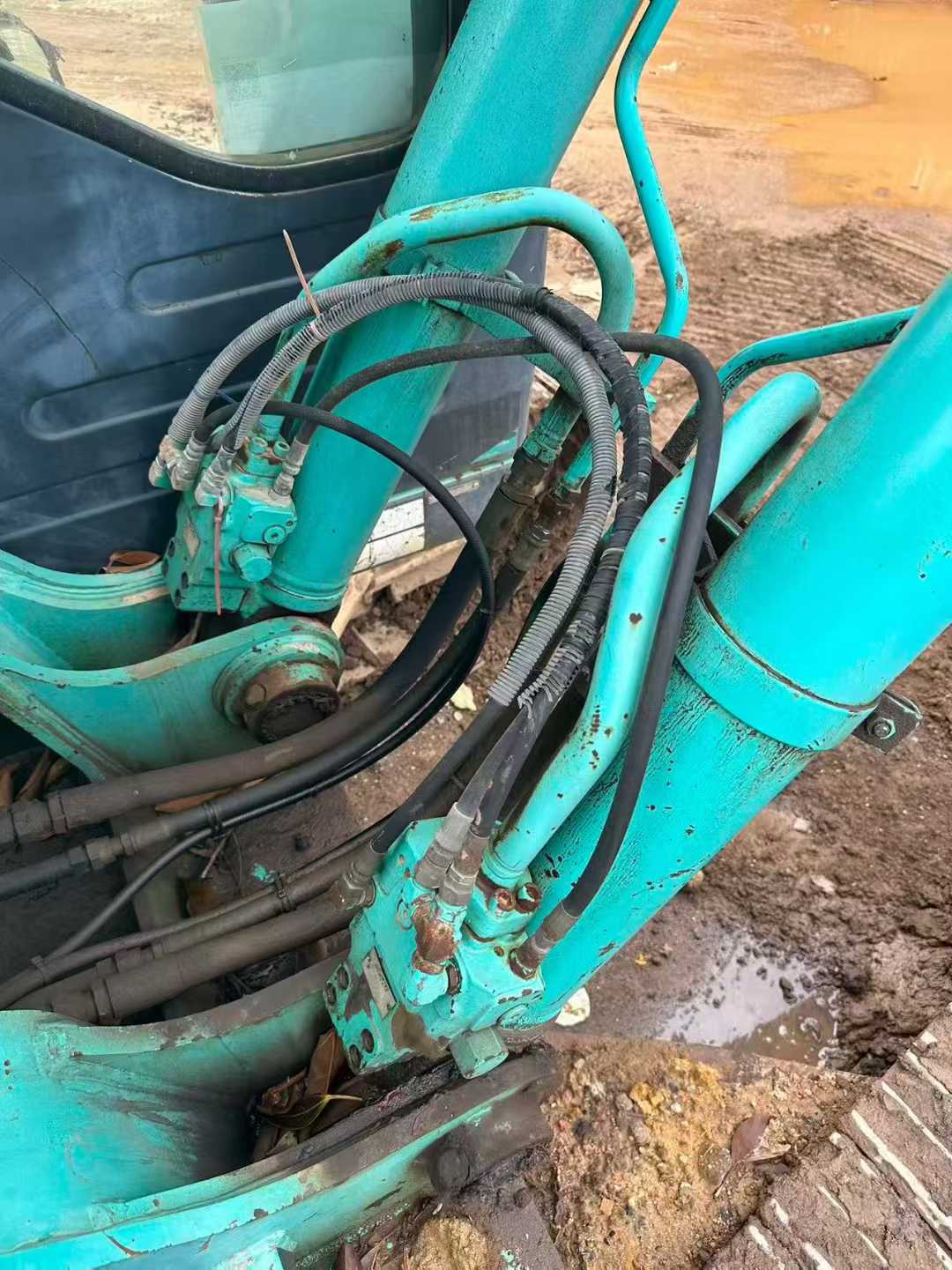 Used Kobelco SK210 Excavator 2016 Model / 3