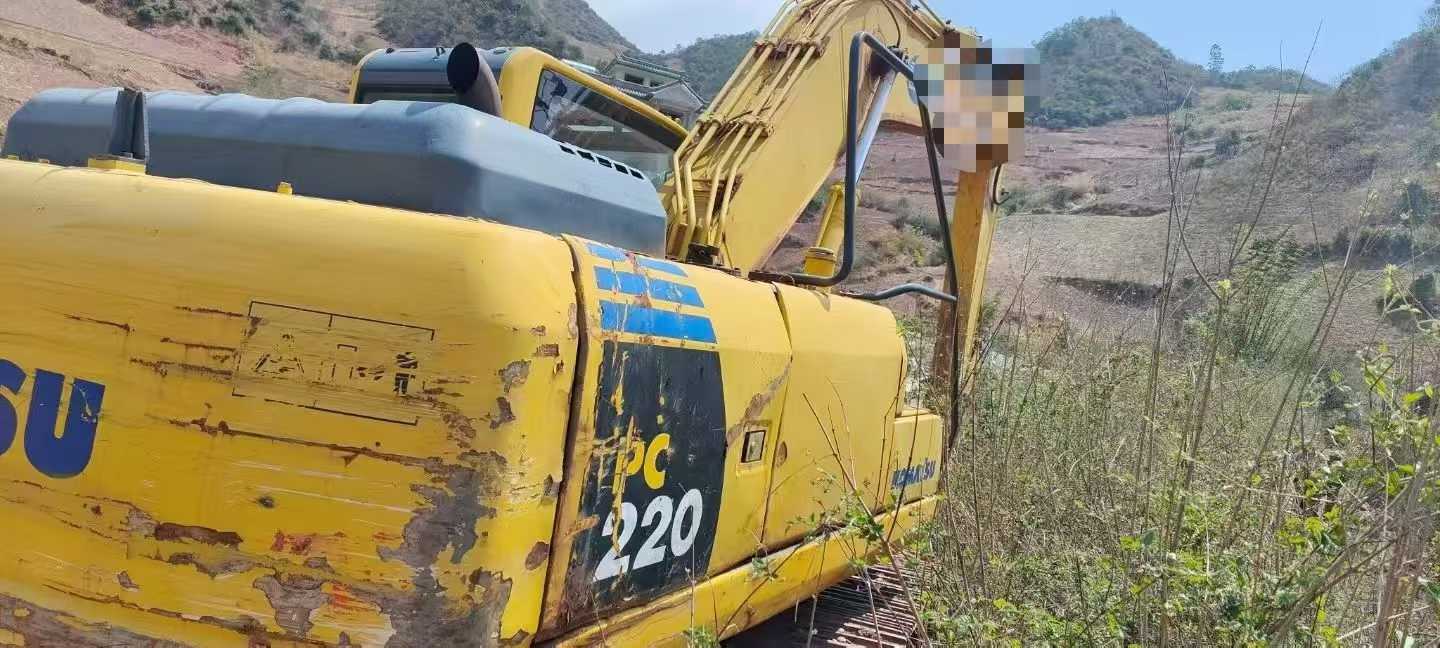 Used Komatsu PC200-8 Excavator 2011 Model / 9