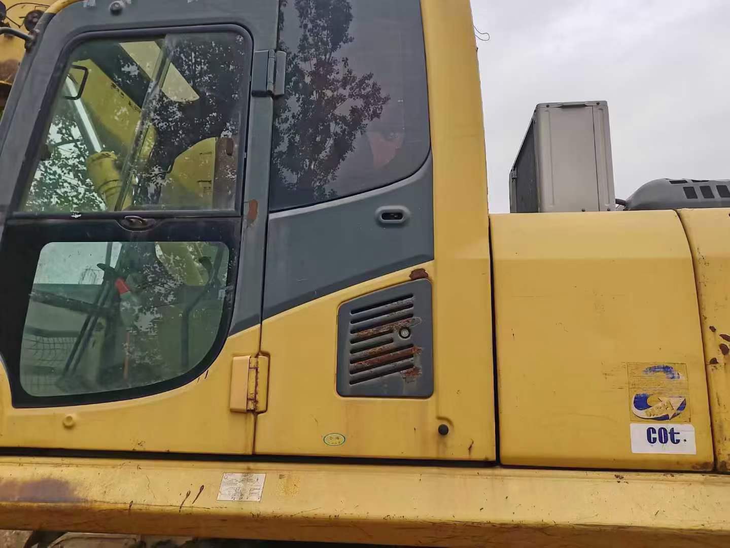 Used Komatsu PC200-8 Excavator 2010 Model / 2