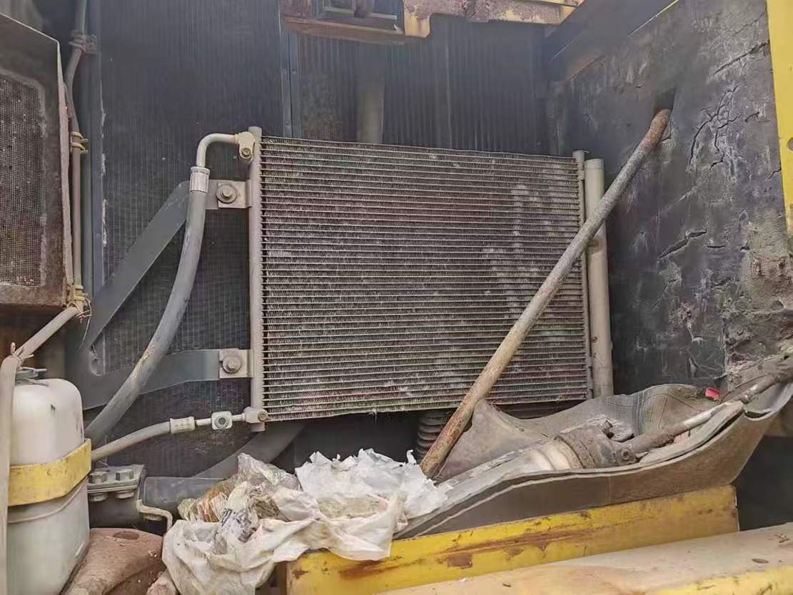 Used Komatsu PC200-8 Excavator 2010 Model / 3