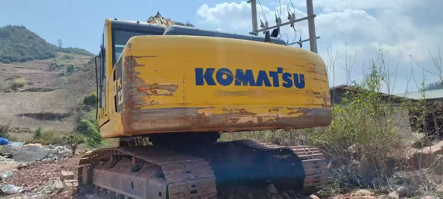 Used Komatsu PC200-8 Excavator 2011 Model / 8