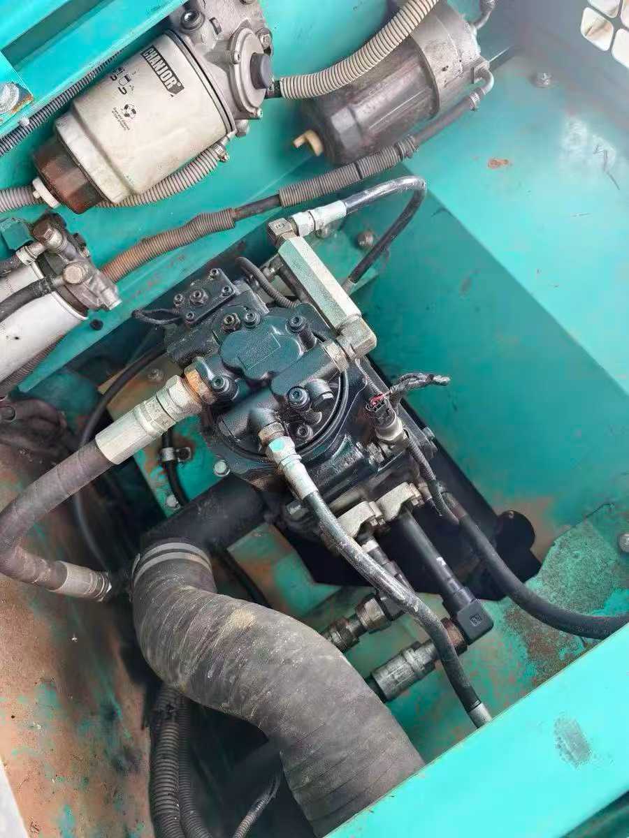 Used Kobelco SK140 Excavator 2011 Model / 3