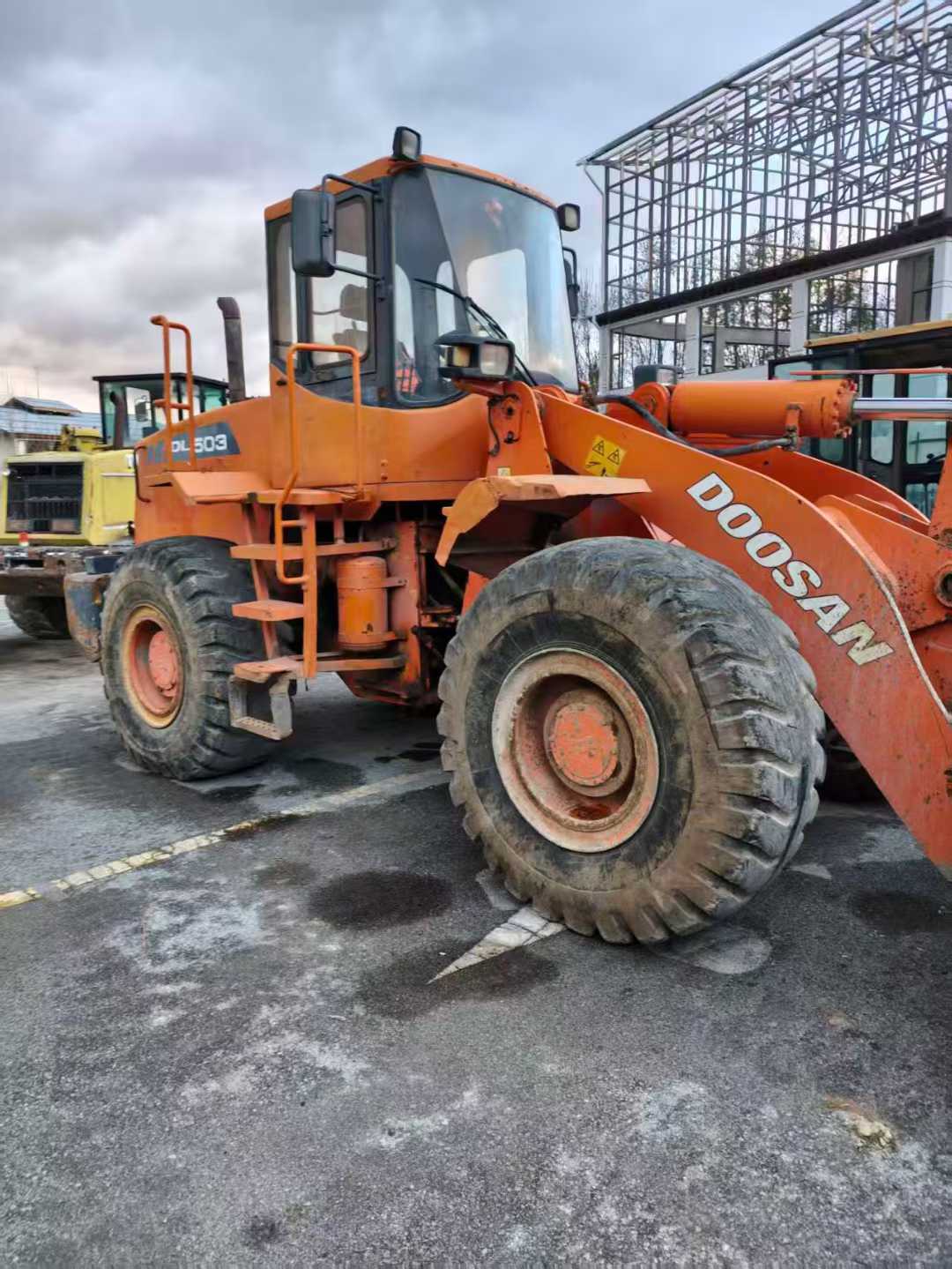 Used Doosan  DL507-9C Excavator 2016 Model / 4