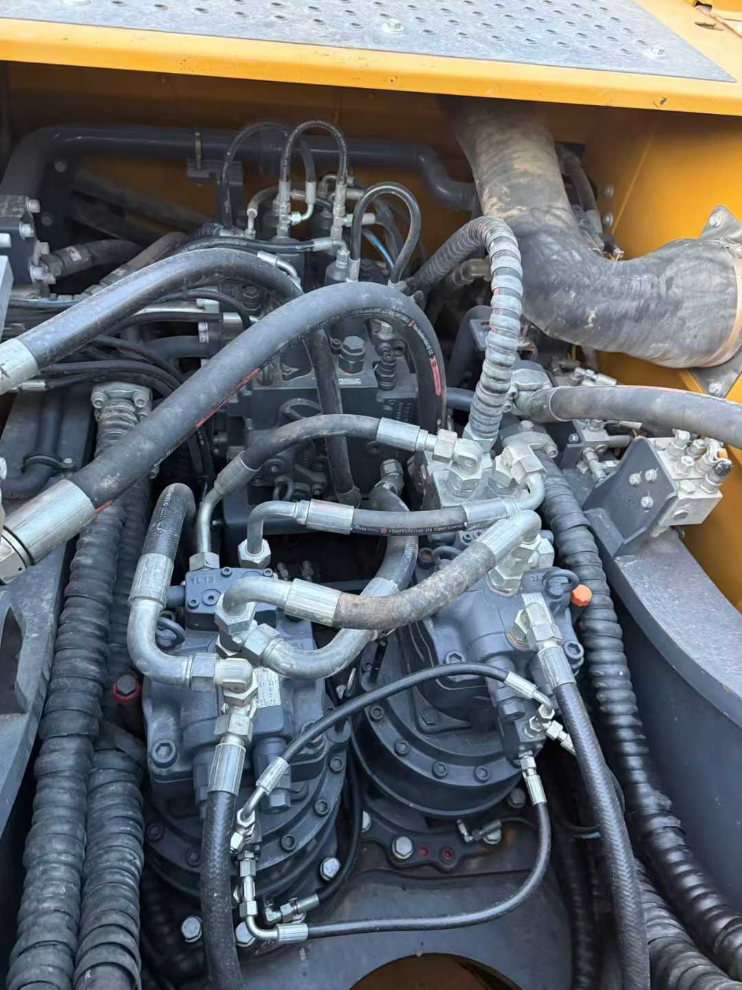 Used XCMG XE60 Excavator 2022 Model / 3