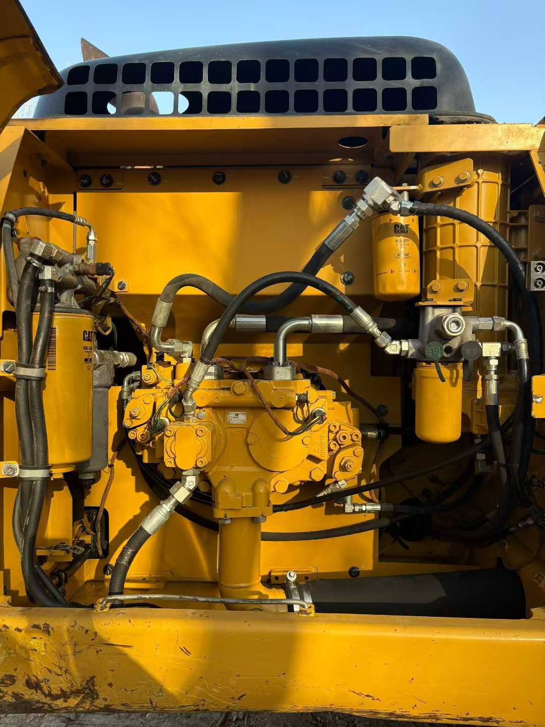 Used Caterpillar 323D2L Excavator 2014 Model / 6