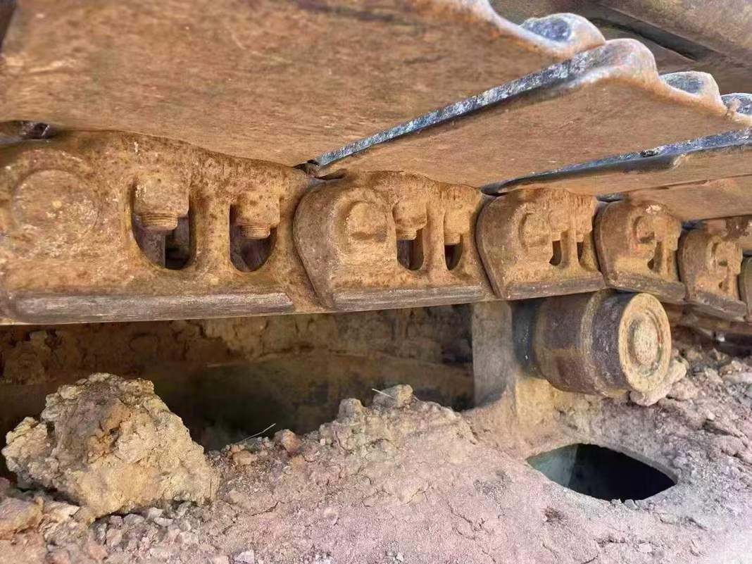 Used Kobelco SK210 Excavator 2010 Model / 3