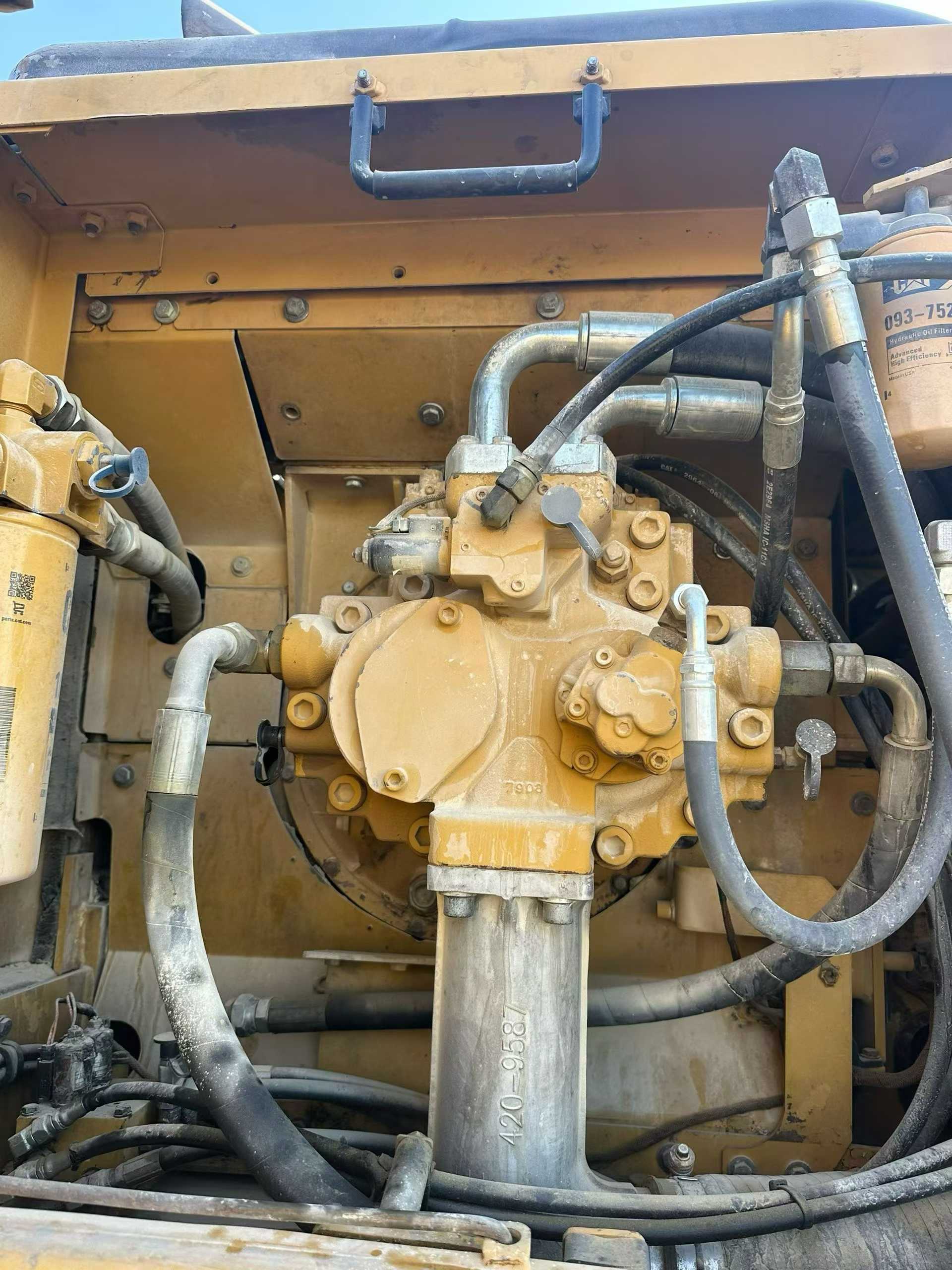 Used Caterpillar 340D2L Excavator 2016 Model / 5