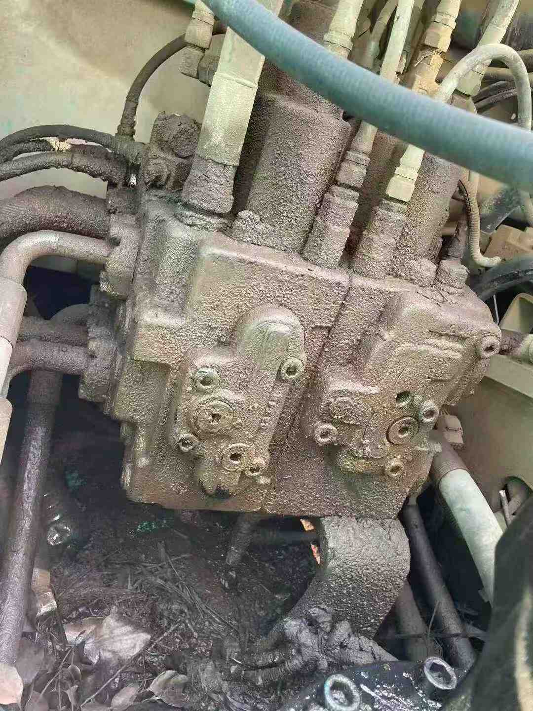 Used Kobelco SK210 Excavator 2010 Model / 8