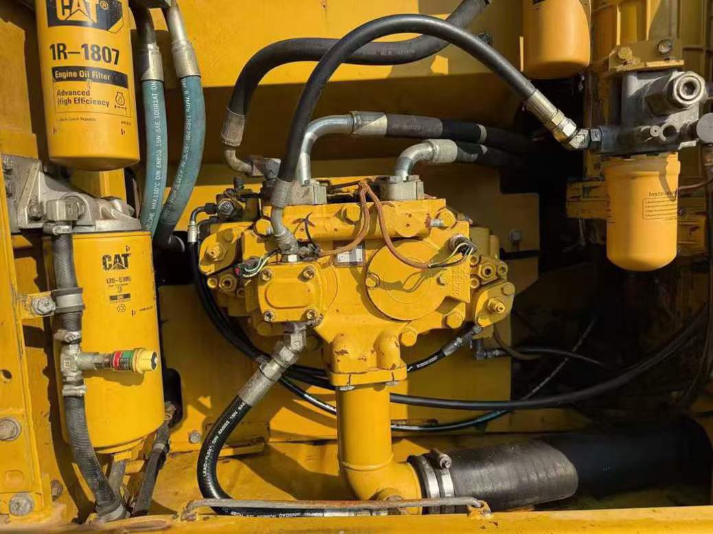 Used Caterpillar 323 Excavator 2012 Model / 4