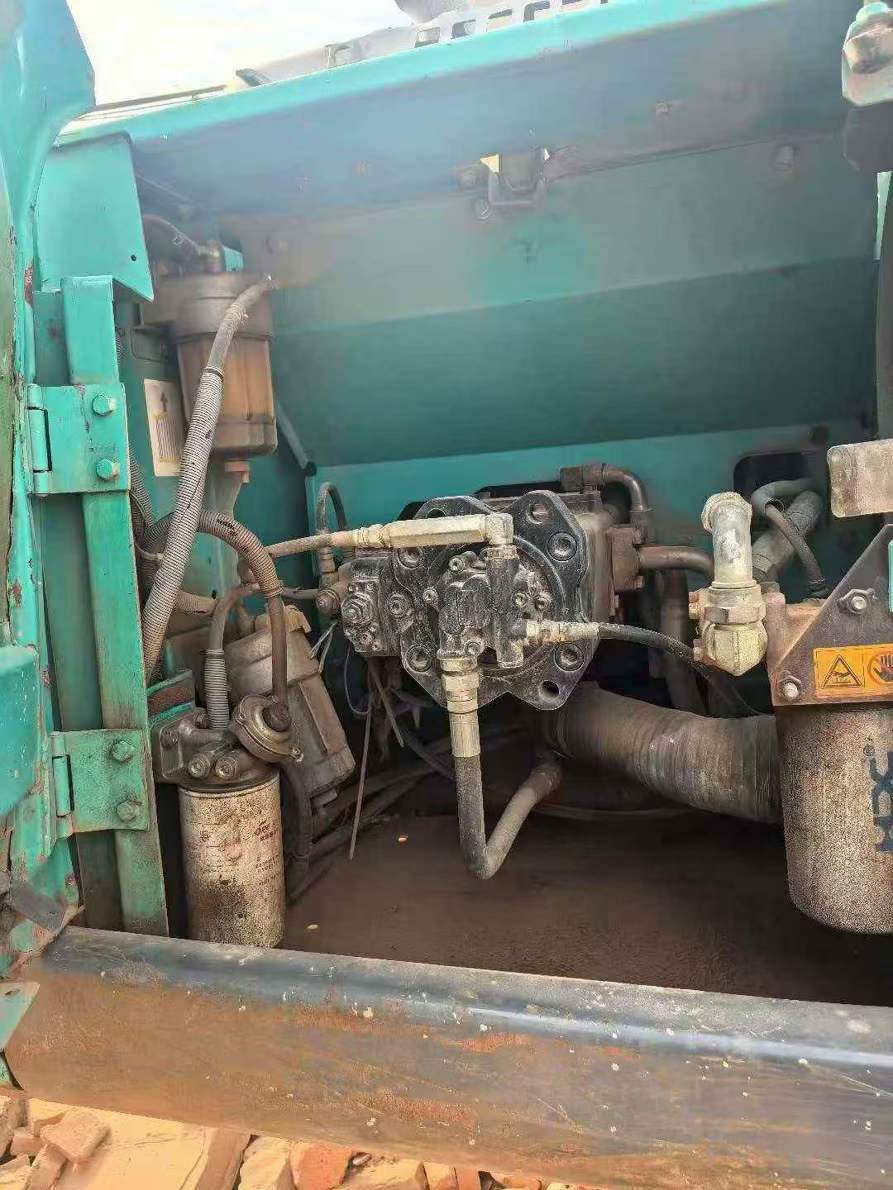 Used Kobelco SK200 Excavator 2016 Model / 8