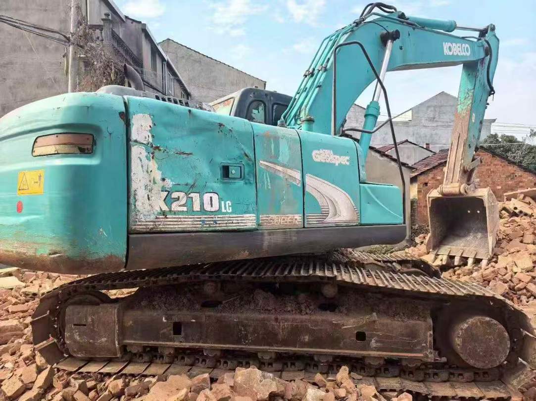 Used Kobelco SK200 Excavator 2016 Model / 3