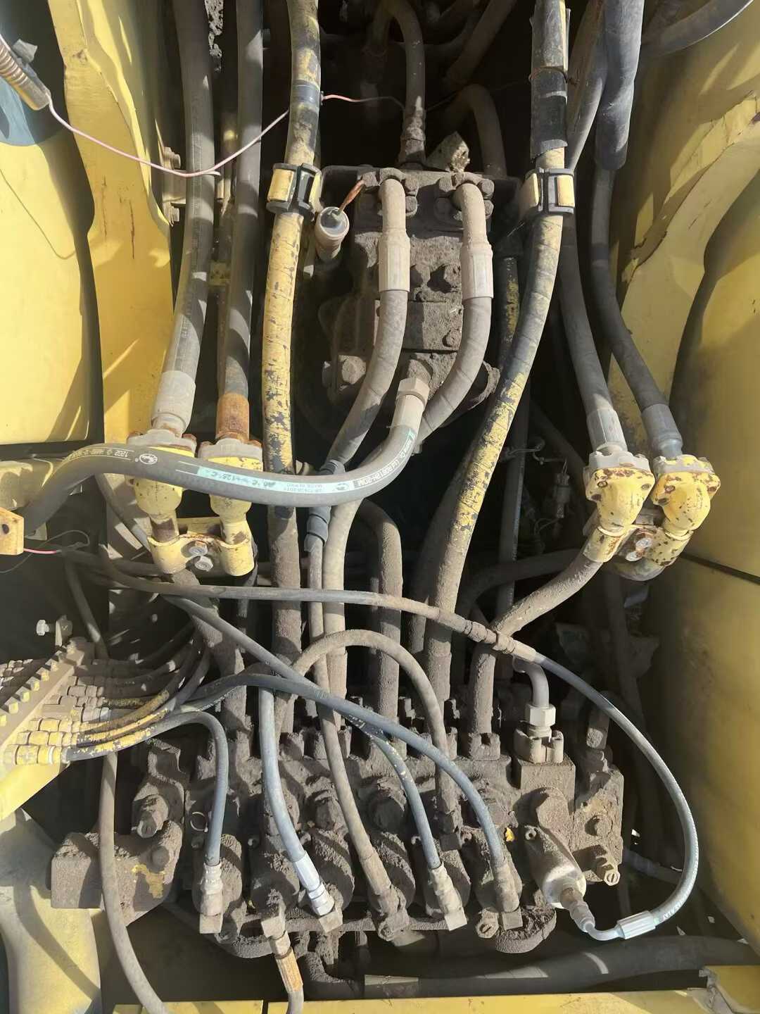 Used Komatsu PC220-6 Excavator 2016 Model / 4