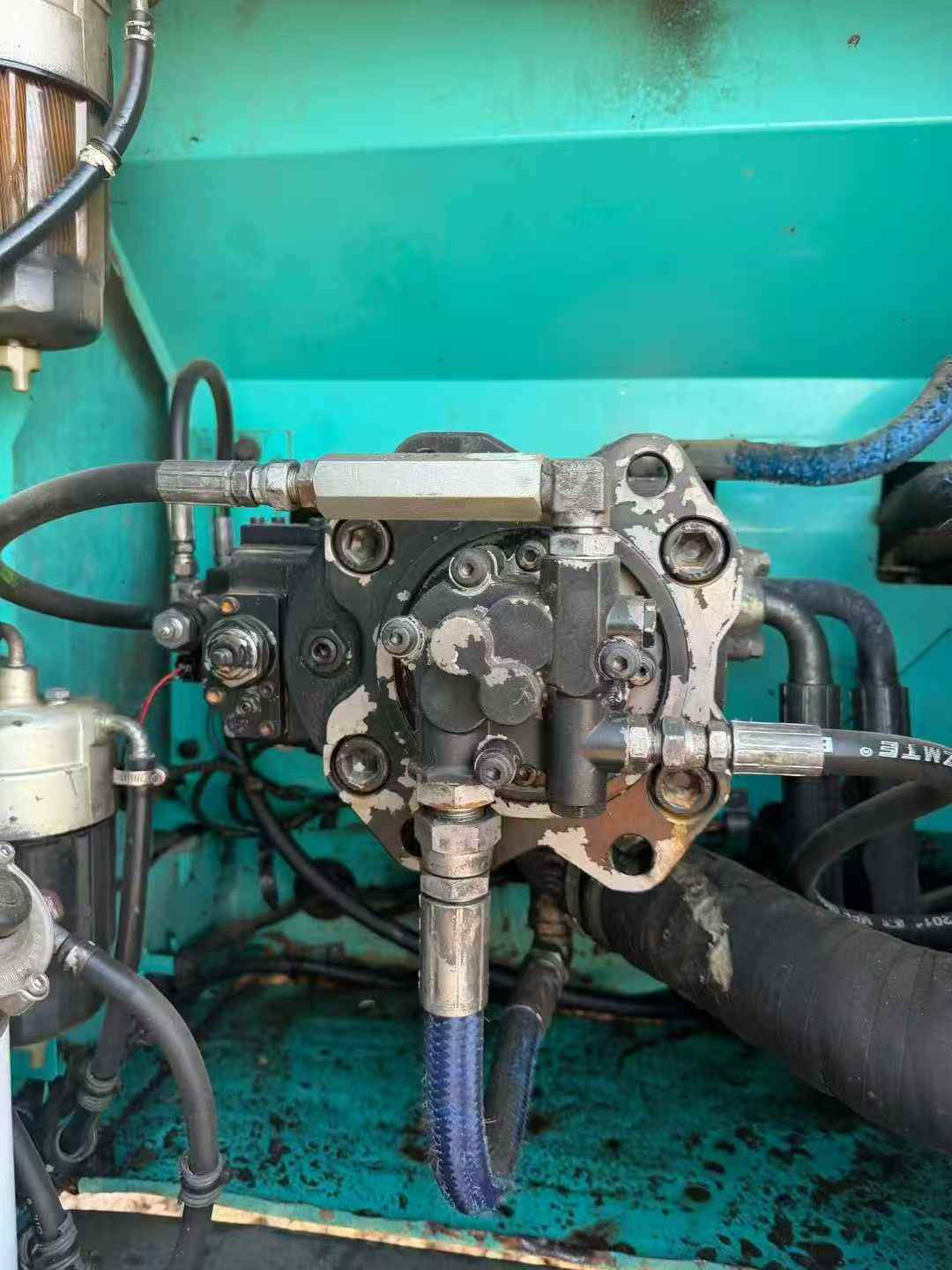 Used Kobelco SK210 Excavator 2010 Model / 3