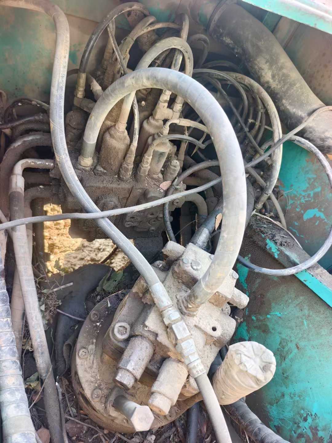 Used Kobelco SK210 Excavator 2011 Model / 8