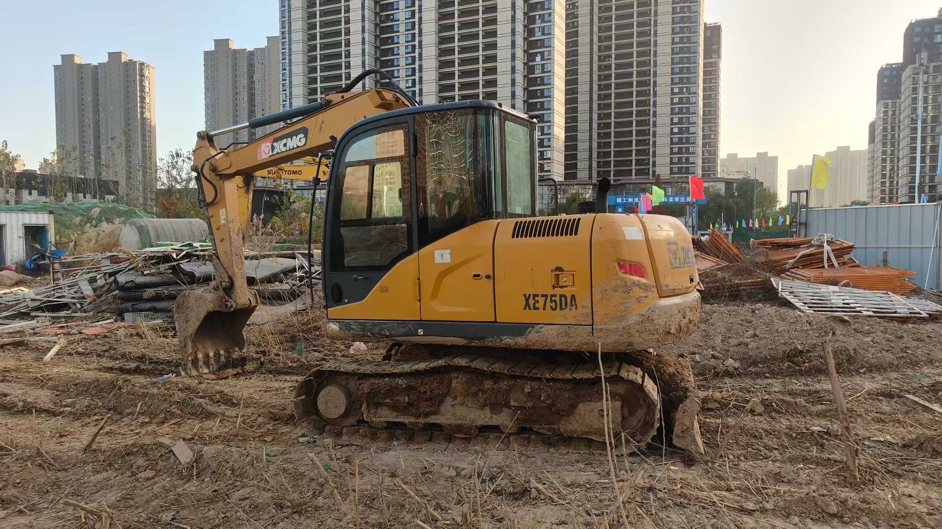 Used XCMG XE75WD Excavator 2021 Model / 4